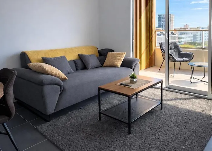 Luxury With Balcony & Rooftop Nice