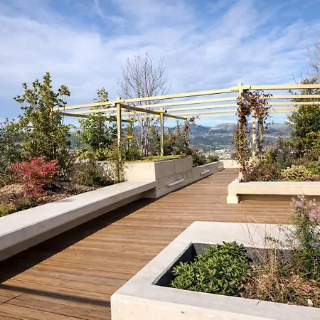 Luxury With Balcony & Rooftop Apartment Nice