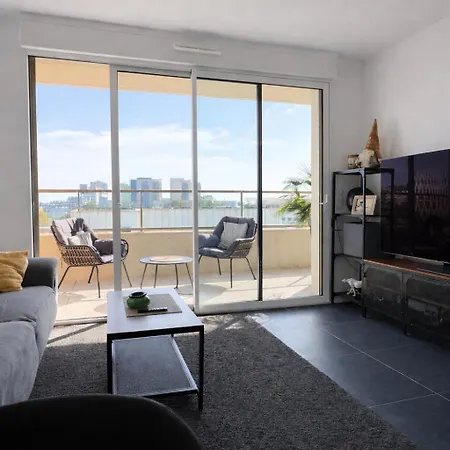 Luxury With Balcony & Rooftop Apartment *