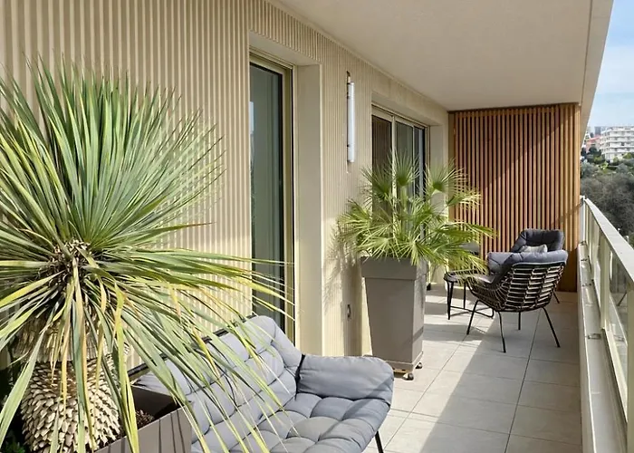 Luxury With Balcony & Rooftop Nice