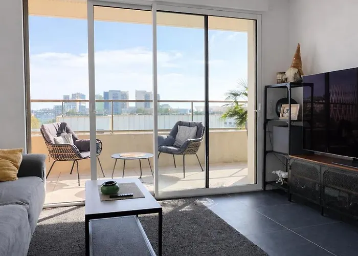Luxury With Balcony & Rooftop Apartment *