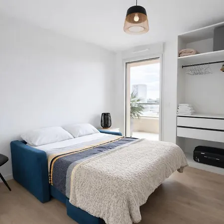 아파트 Luxury With Balcony & Rooftop *