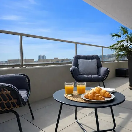 Luxury With Balcony & Rooftop 아파트 *