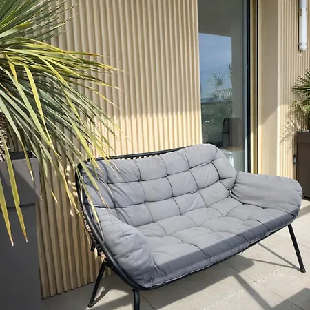아파트 Luxury With Balcony & Rooftop *