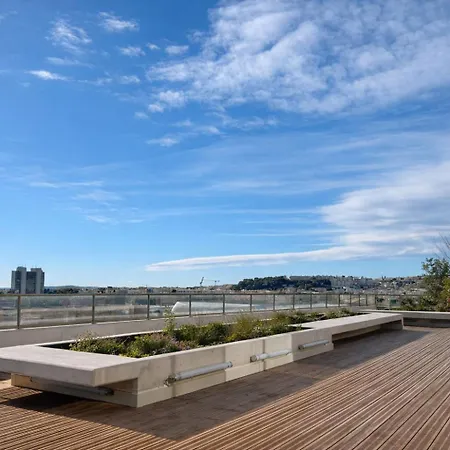 아파트 Luxury With Balcony & Rooftop